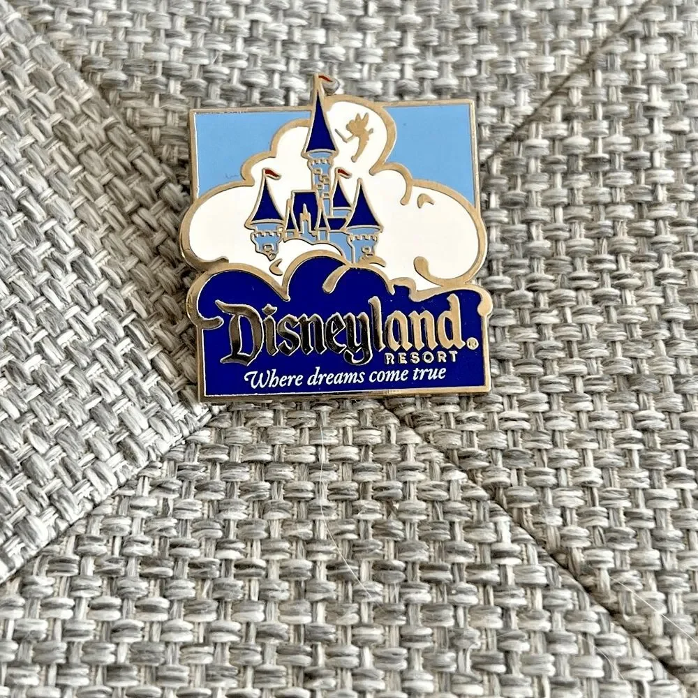 Disneyland resort‎ lapel pin blue sleeping beauty castle where dreams come true